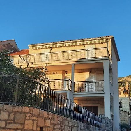 Apartments Villa Beba Komiža Exterior foto