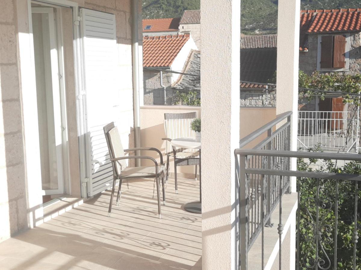 Apartments Villa Beba Komiža Exterior foto